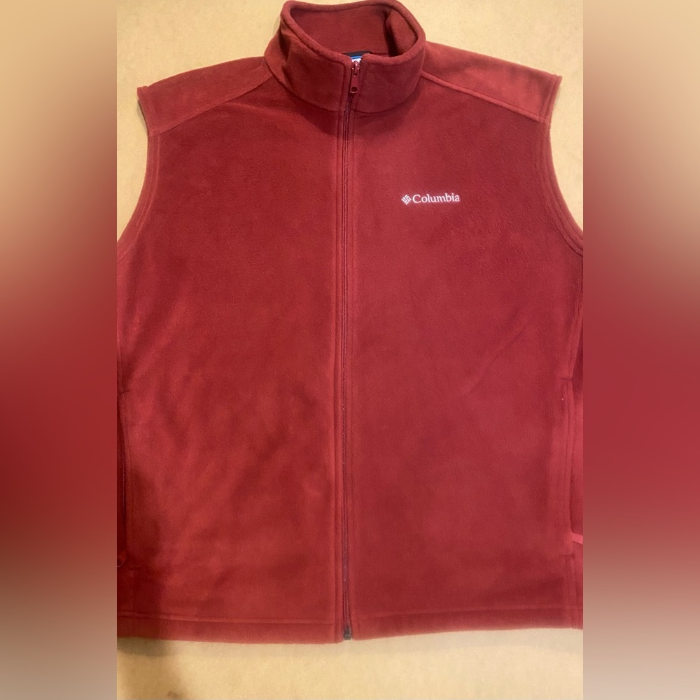Men’s Columbia Fleece vest